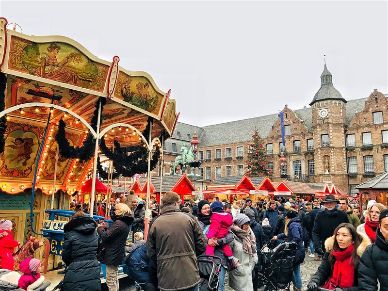 • English version •The authentic Christmas feeling at Düsseldorf,... (Düsseldorf, Germany)