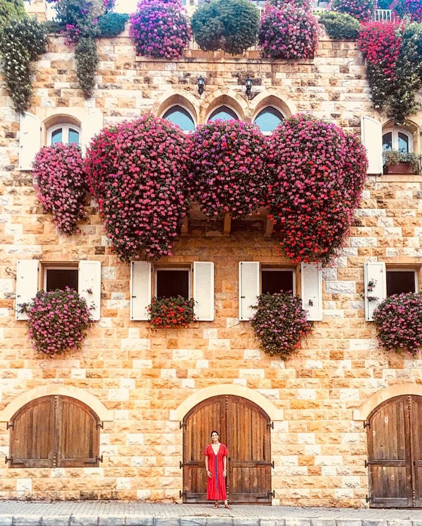 Enjoy life , we only live once 🌺🎉 architecture  travel  street  lebanon... (Brumana, Mont-Liban, Lebanon)