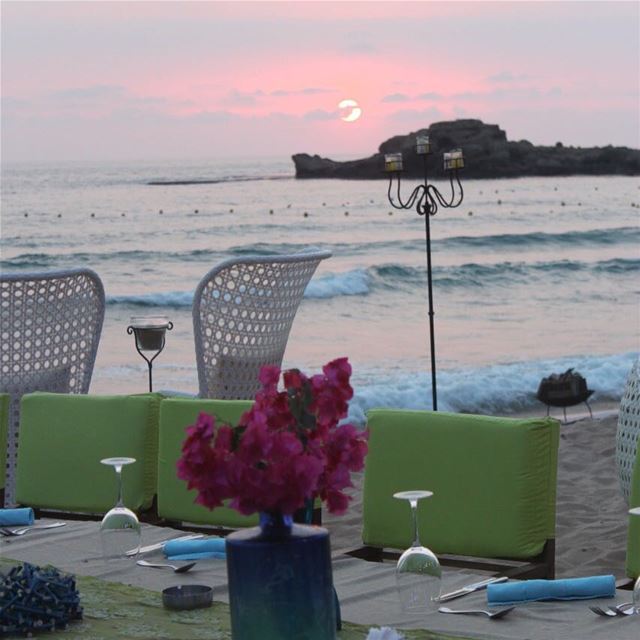 Enjoy the sunset from Eddé Sands this Sunday with the Sunset é Beach... (Eddésands Hotel & Wellness Resort)