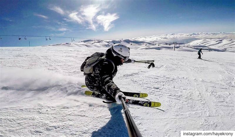 Enjoying some carving turns ⛷️❄️... skiing carving skiaddict skiseason... (Mzaar Ski Resort Kfardebian)