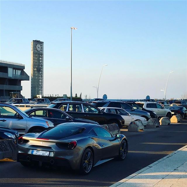 Enjoying the beast view  afternoonwalk  ferrari488  italianbeast 🇮🇹🔝😎 (Zaytounay Bey)