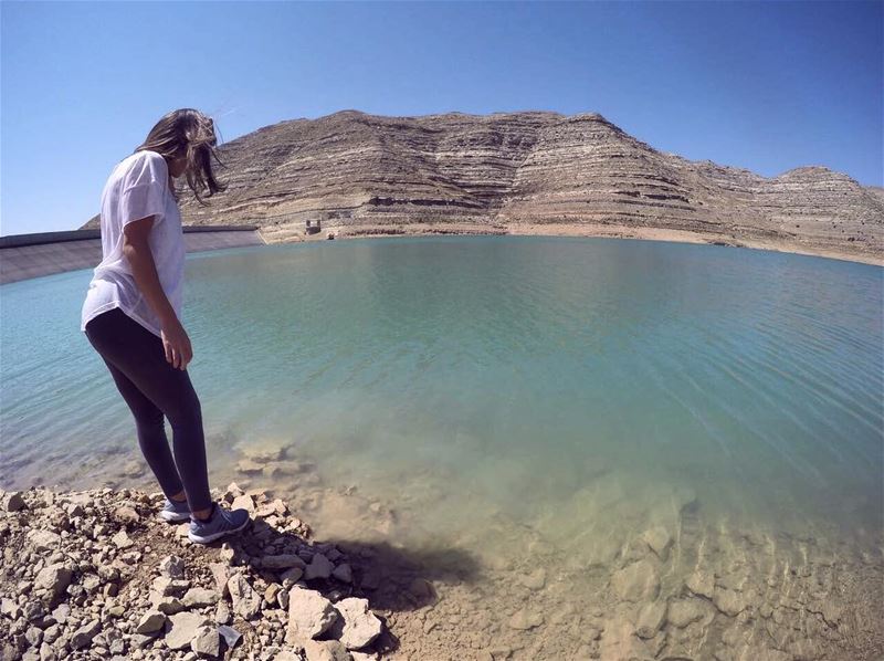 Enjoying the mountain shores.. Too bad dipping was not an option ⛰ (Chabrouh-Faraya)