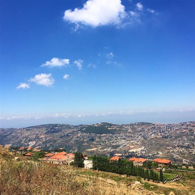 Enjoying the view..💙🏡 haveabeautifulsunday ————————————————— mountains... (Mount Lebanon Governorate)
