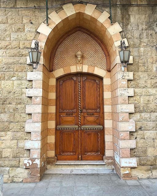 Entrada do centenário hotel Akl, situado na Avenida Brazil em Zahle. Foto... (Akl Hotel)