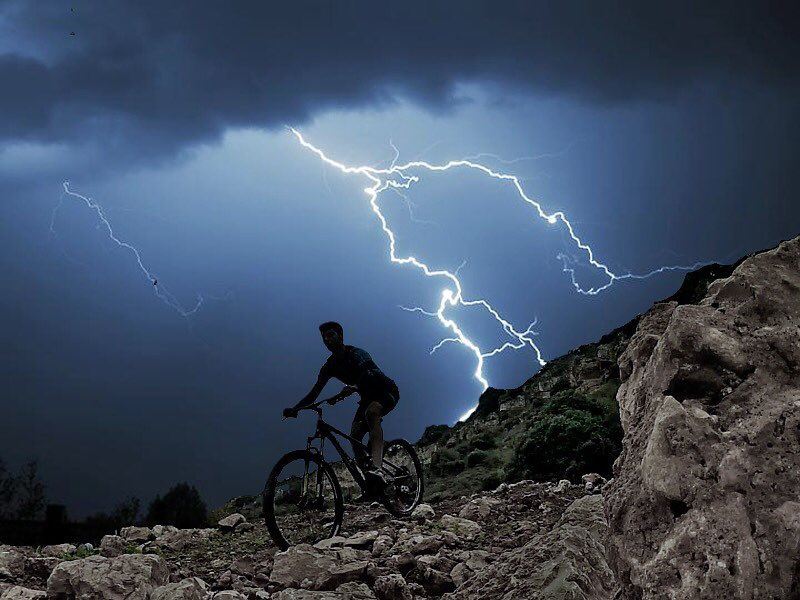 Escaping the storm 🌪🚵🏽‍♂️ (Anater El Zbayde)