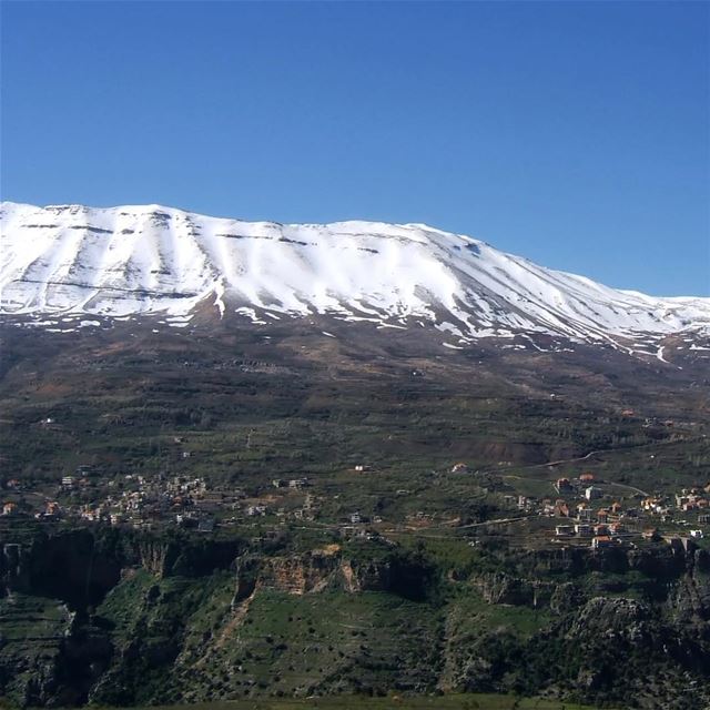 🇱🇧 Esta é a aldeia montanhosa maronita de Beqa Kafra, a mais alta do Líba (Bekaa Kafra)
