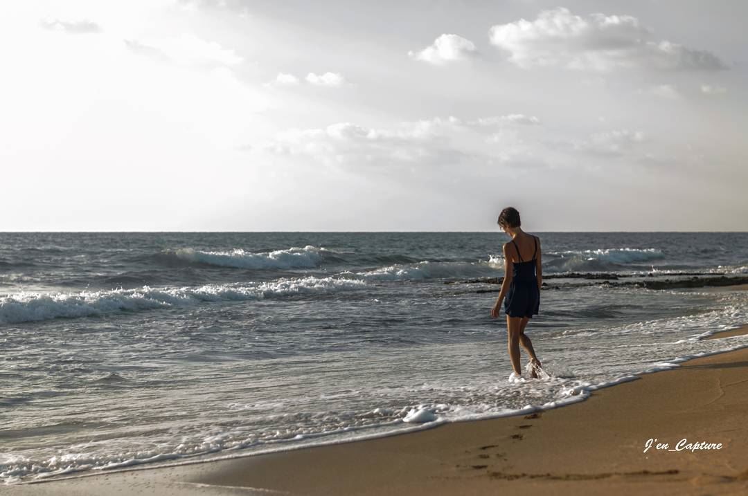 Et la mer efface sur le sable, les pas des amants désunis ..•••... (Tyre, Lebanon)