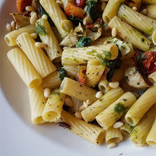 Evelyn knows her pasta! Such a flavorful dish 👌🏻 Swipe for the... (The Cheesecake Factory Lebanon)