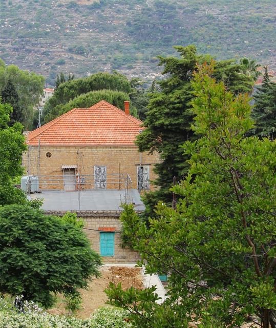 Even old houses can use a pop of blue 💙  goodmorning ............. (Beit Ed-Deen, Mont-Liban, Lebanon)