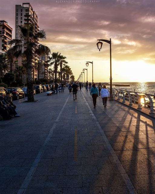 Evening walk by the sea | Beautiful sunset Ein el Mraisse cornishe 9-4-2018 (Beirut, Lebanon)