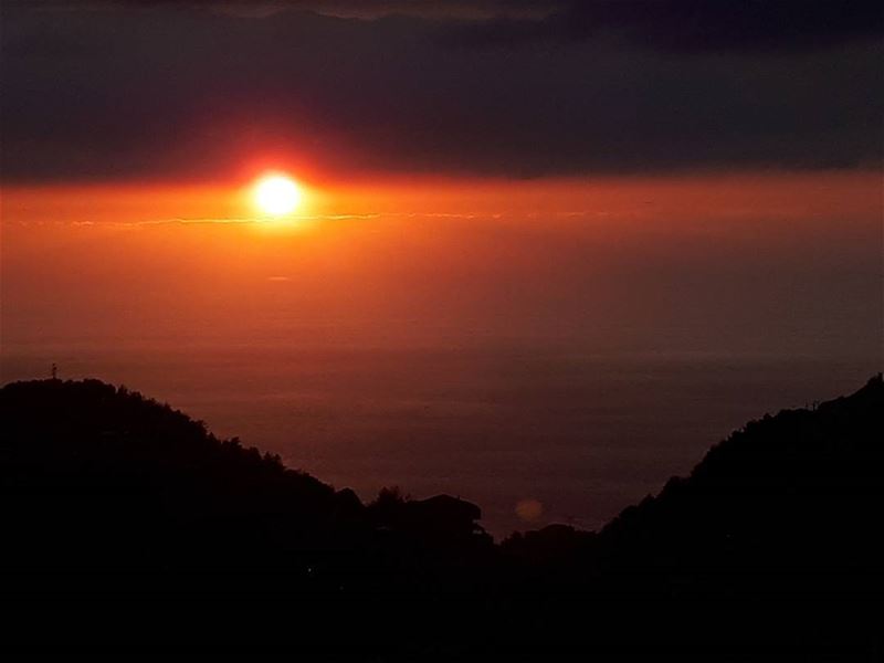 Every  Sunset is unique 🌅 ! perfect  mountains  sea  horizon  clouds ...