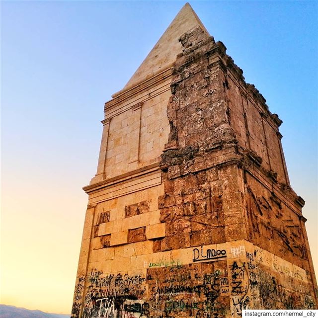 Every  sunset tells a storyPhoto by @najib_g._mattar Hermel  Bekaa ... (El Hermel, Béqaa, Lebanon)