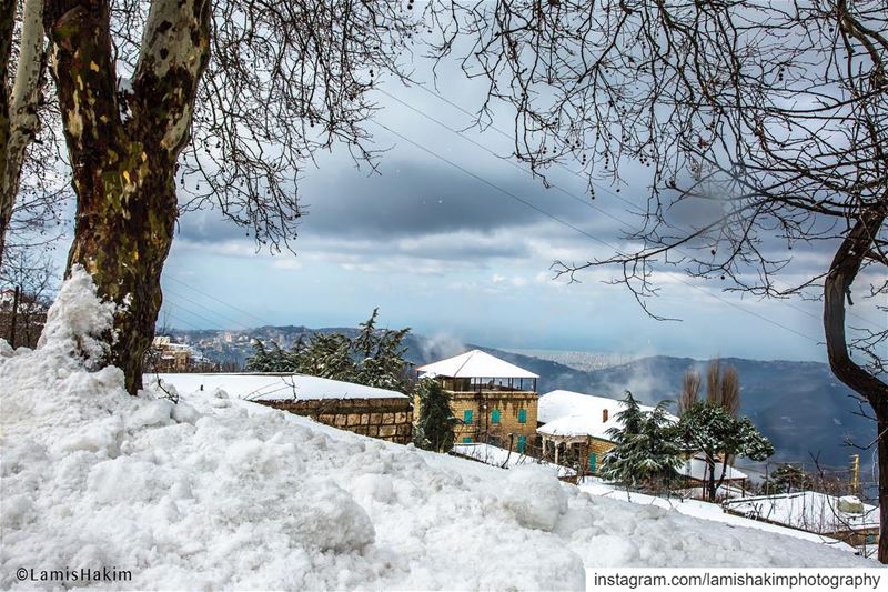 Everything becomes more magical when it’s covered with snow! ❄️ ❄️ ❄️❄️❄️❄️ (Sawfar, Mont-Liban, Lebanon)