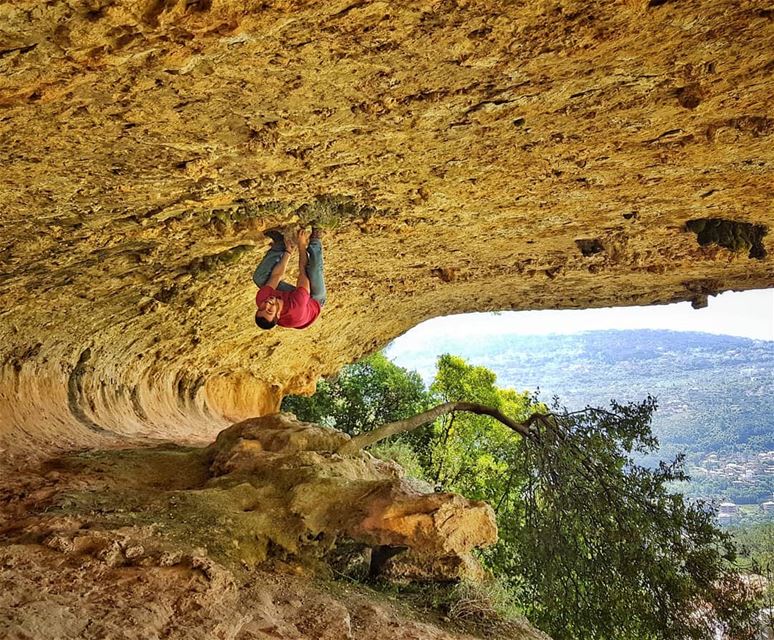 Everything's impossible until leCzenatti does it.. 🤙😝... (Baabdâte, Mont-Liban, Lebanon)