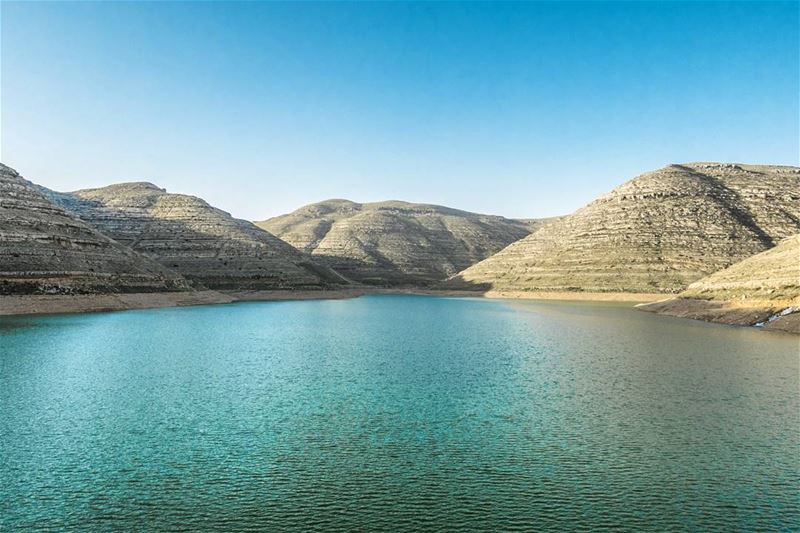 Everything that drowns me makes me wanna fly 🎶 hills  mountains  lake ... (Chabrouh/Faraya Waterfall)