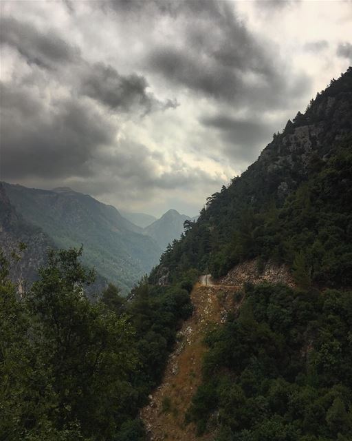 Everything you can imagine is real ☝🏻️ mountains  sky  valley  clouds ... (Chouwen)