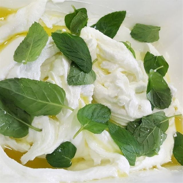 Express your love for Labneh!!❤️😋🤩🌱•••• rashetsomsom  labneh ... (Rashet somsom - رشة سمسم)