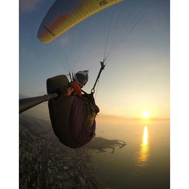 Fading away with the colors of the sunset and the sky that now match the colors of the glider.🌅