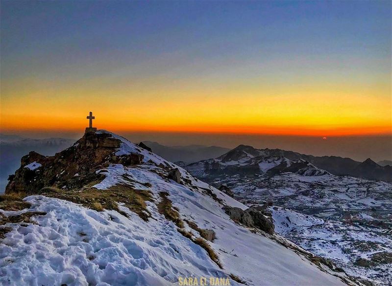 Faith can move mountains⛰☀️ (Akoura, Mont-Liban, Lebanon)
