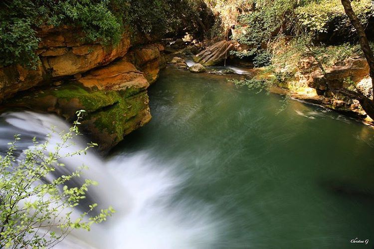 Fall in love with moments 🌿💦🌱  a7labaladbil3alam  photo  love ... (Sirjbal, Mont-Liban, Lebanon)