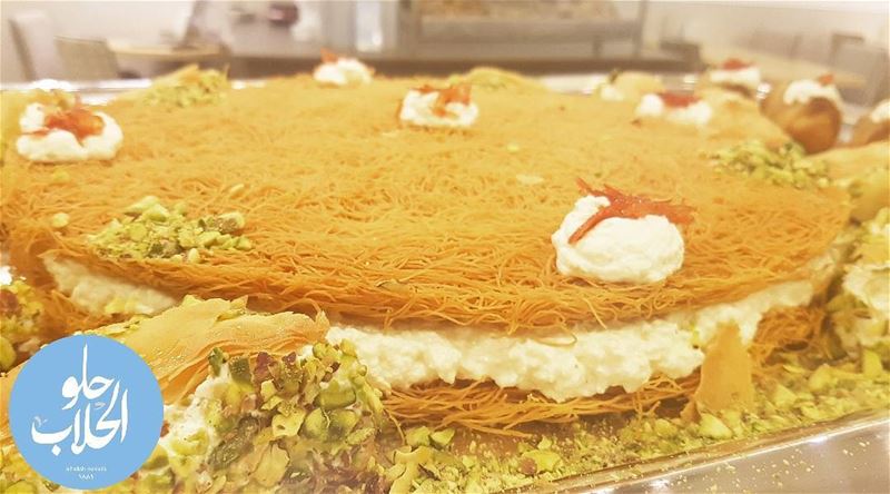 Family gathering ? 😍😁the perfect weekend kashtayat tray 👍-------------- (Abed Ghazi Hallab Sweets)