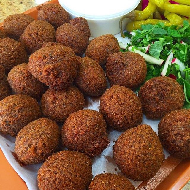 Feel like having some of these right now 🙈😍 Anyone craving falafel now? Good. 🙊