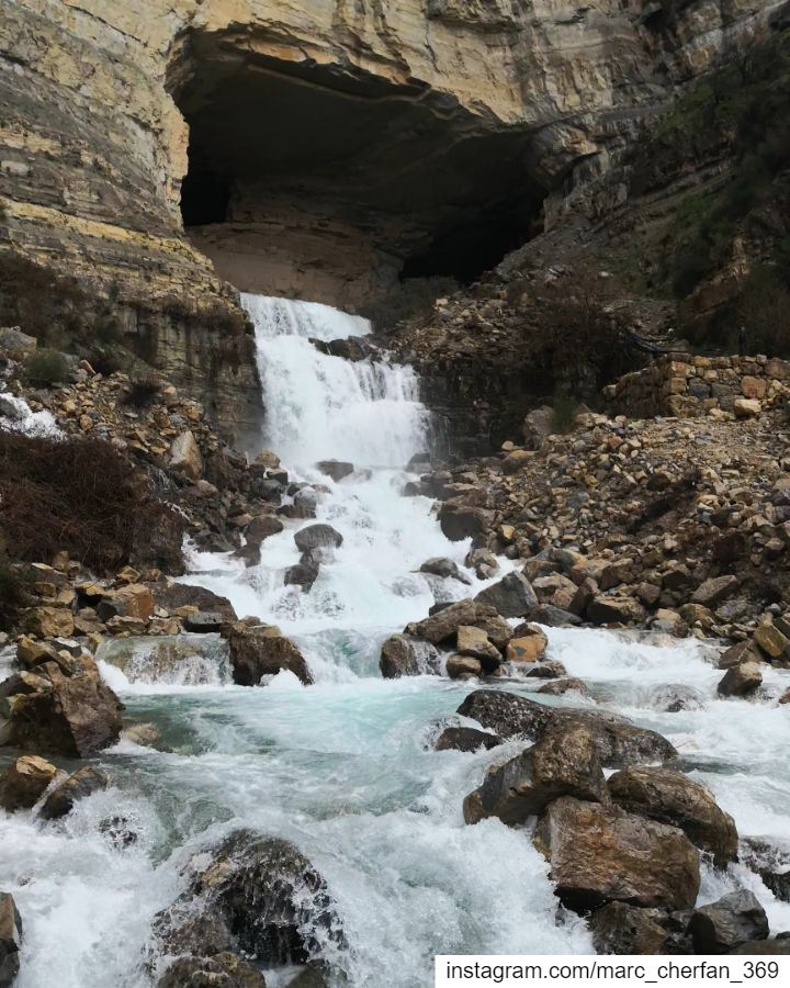  Feel The  Beauty & The  Power Of  Nature 💦 Afka  Waterfall  Lebanon 🇱🇧 (Afka, Mont-Liban, Lebanon)