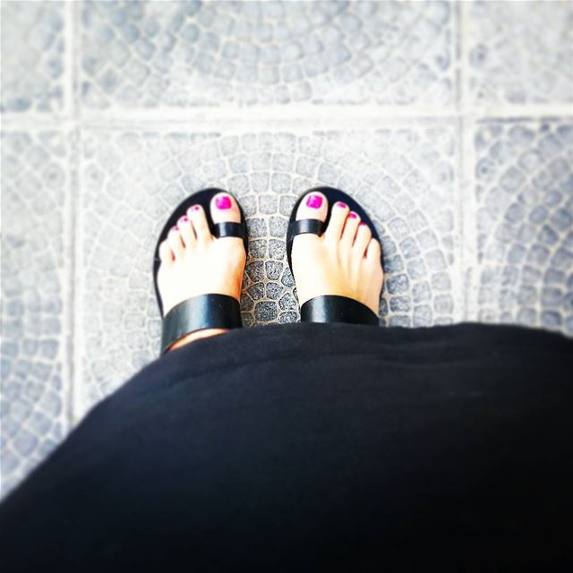  feet  toes  nailpolish  happyfeet  colors  pink  brightpink  black  shoes...