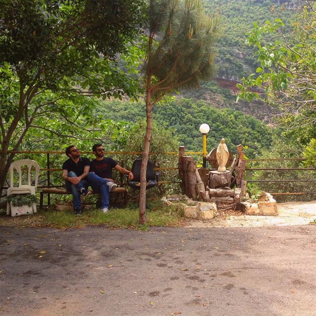 Fillin up seats in a traditional lebanese bus stop.. 🚌⛔️ lebanese  bus ... (Bsatin Al-Ossi Waterfalls)