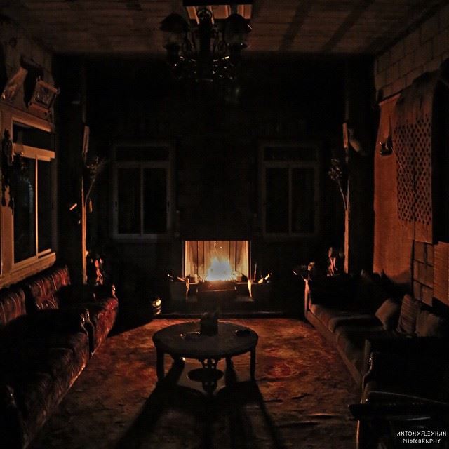  Fire Burns Brighter In The  Dark 🔥  Antique  Cozy  FirePlace🔻🔻🔺 ...
