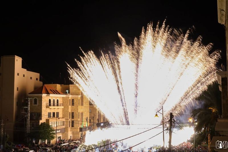  Fire  fountain  Playing  With  Lights  proudlylebanese  whatsuplebanon ... (Jbeil جبيل)