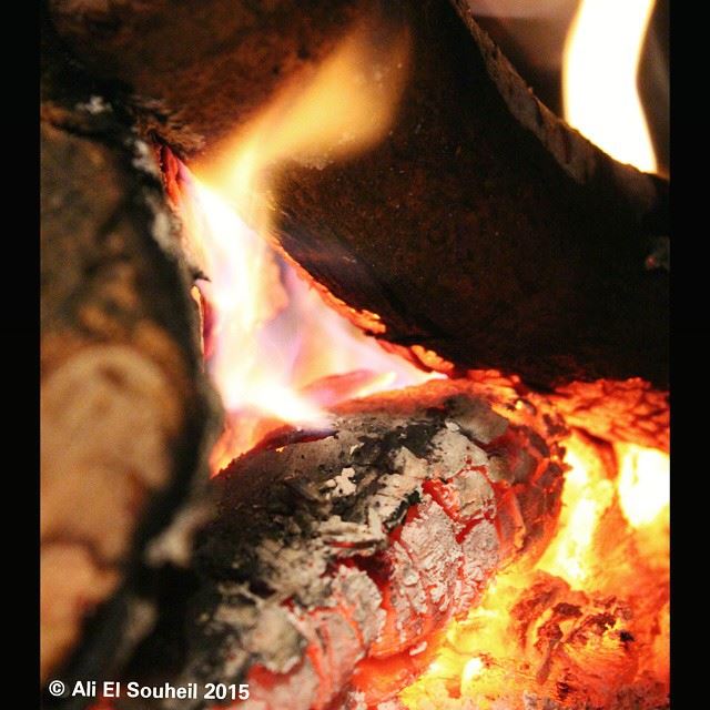  fire  wood  winter  warm  fireplace  south_lebanon  southlebanon  lebanon... (Kherbet Al Dwair)