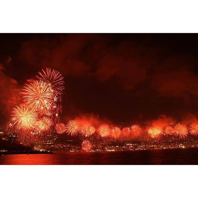 Fireworks are noctural art 🎆🎇 (Jounieh Bay)