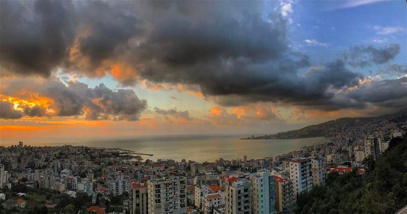 First spring sunset😍🌅. livelovejounieh  livelovelebanon ... (Joünié)