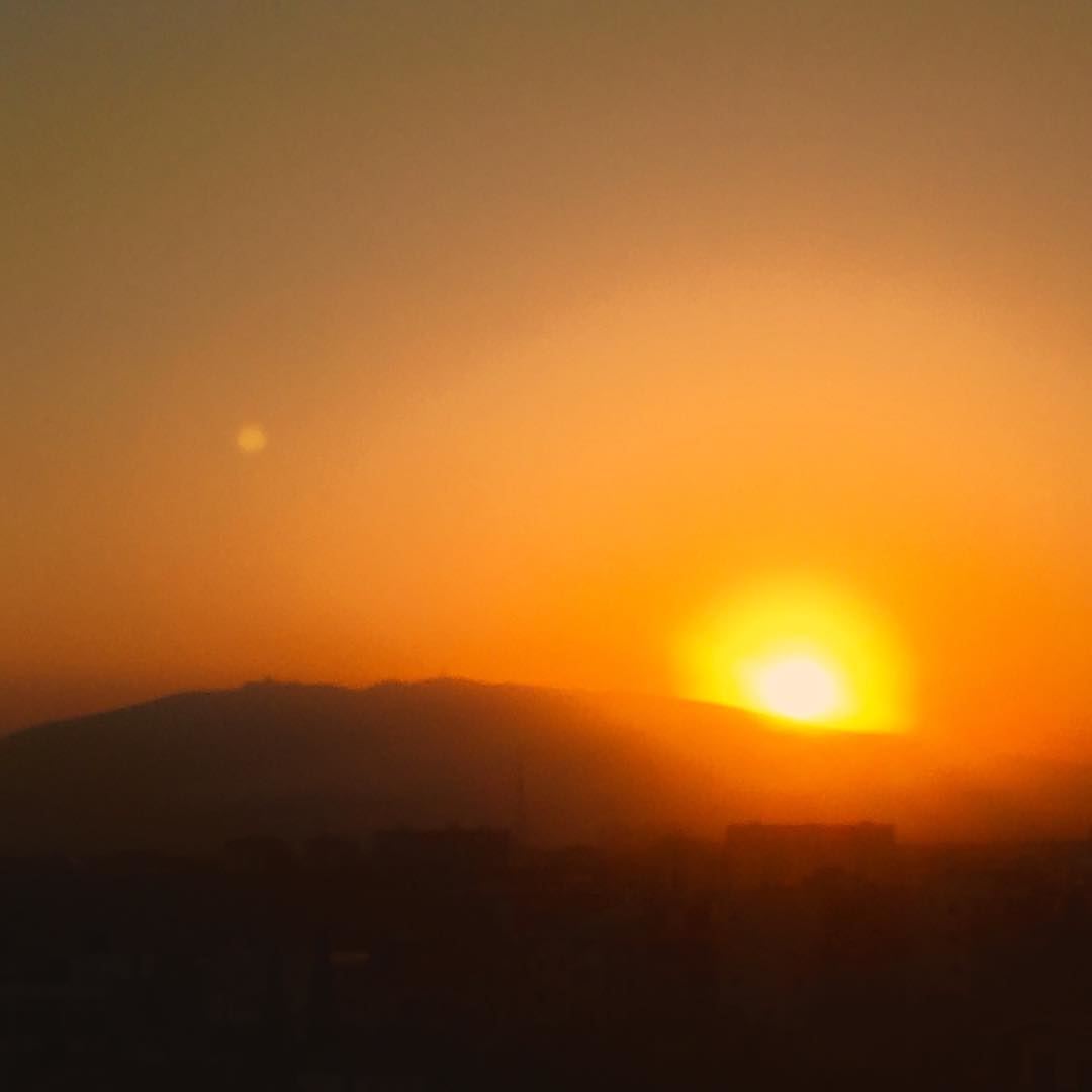 first sun rays from behind Jabal Terbol as seen from RasMaska sunrise ... (Ras Maska)