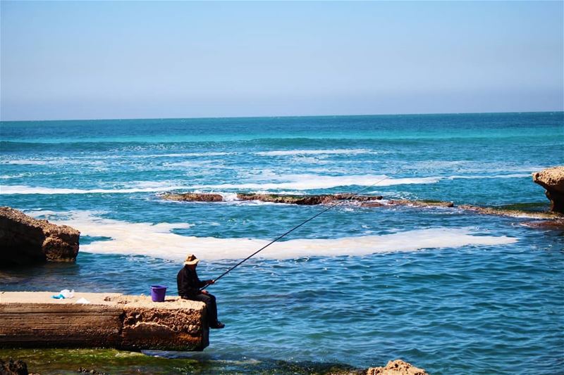 Fisherman and the sea! fisherman  sea  sealife  simplelife  shadesofblue ... (Jbeil جبيل)