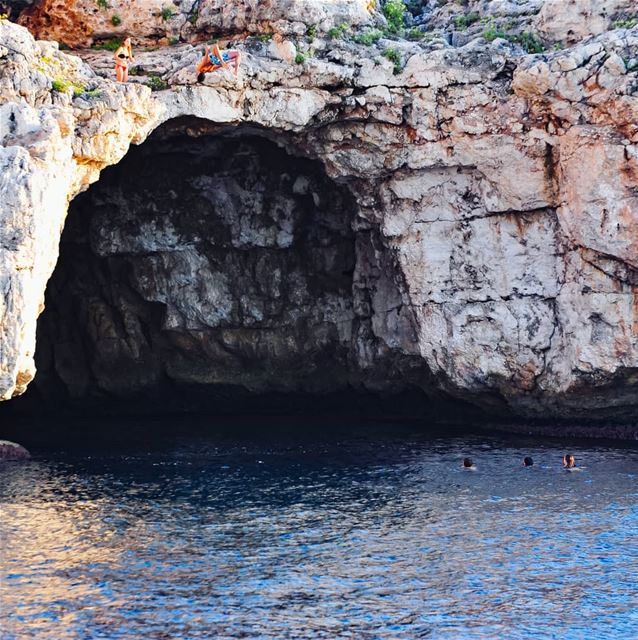 Flippin Through Caves spotme  behlokonthecliff  cliffjumping  cliffdiving... (Chekka)