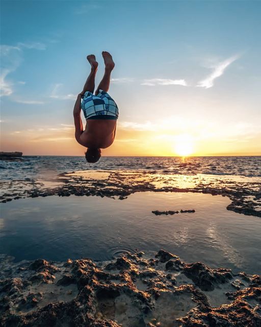 Flipping through the sunset 🌅..📸: @michelfakhoury (Lebanon)