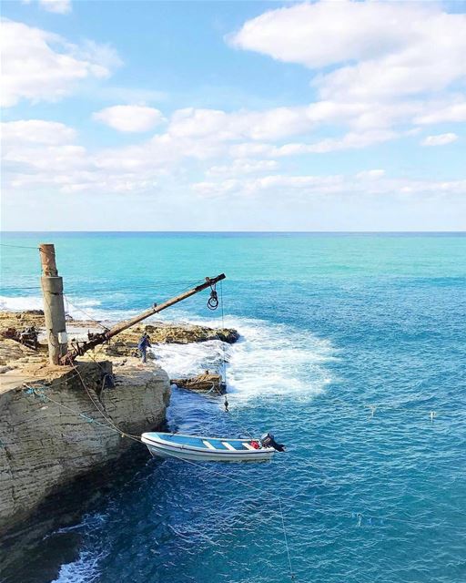 Floating in air...Beirut 🌤☕️🇱🇧!By @beirutfootsteps  Rawché  Rawshe ... (Raouché)