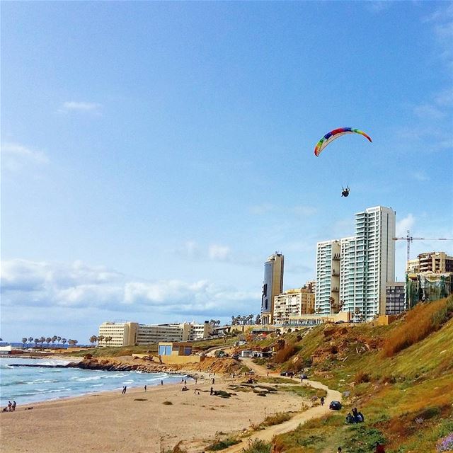 Fly fly up to the sky🎶🎶❤❤ springtime  beach  beautifulweather ... (Ramlet El Bayda)