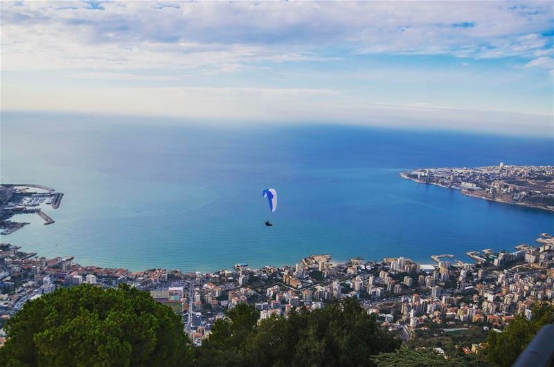 Flying over Jounieh  jounieh  lebanon ... (Jounieh - Harisa)