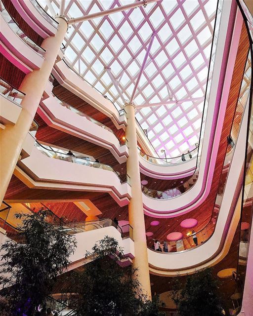 Foi inaugurado hoje mais um novo e moderno shopping center da marca... (Abc, Verdun)