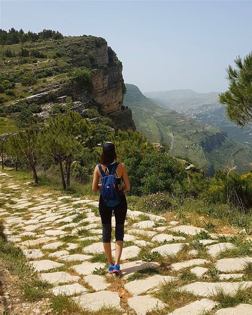 Follow her 👣 goodvibes  goodmorning livelovebatroun  hiking... (Qalaat Nîha)