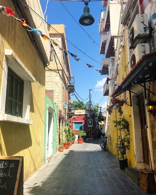 Follow the colours 👣  Oldvillages antique  Houses colored Lebanon... (Tyre, Lebanon)