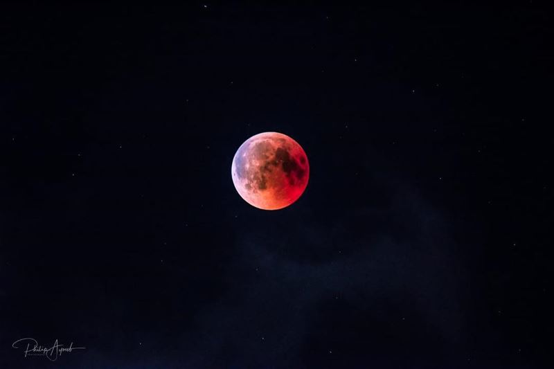 For those who missed the blood moon last night 🌘🌗🌖🌕🌔🌓🌒 thanks @phili (Lebanon)