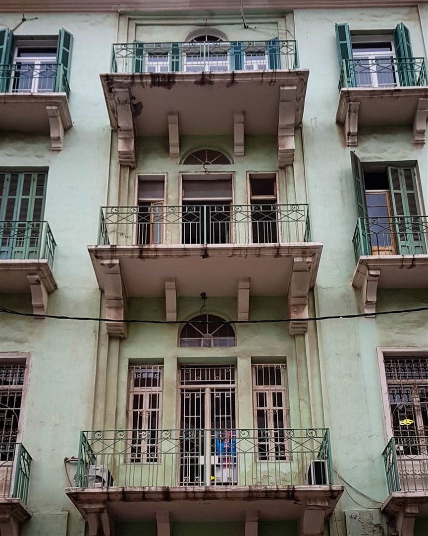 Forever my favourite 💚Beirut old homes, a life time of stories if only... (Beirut, Lebanon)