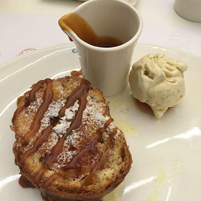 Forget Diet!!!! And eat as you like ❤️❤️❤️ Lovely Pain perdu with caramel sauce and ice cream and sweet dream my friends ... (Casper & Gambini's)