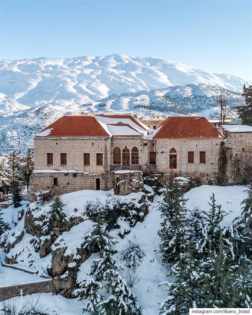 🇱🇧🇧🇷 Fortaleza da Independência rodeada por uma linda paisagem de... (Rashayya, Béqaa, Lebanon)
