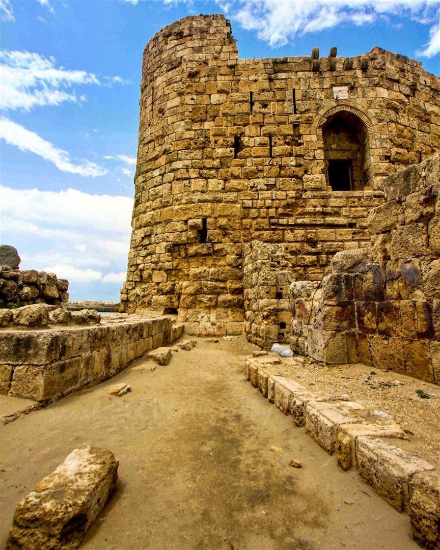 Fortress of the Holy Land 🏺..... saraheidphotography  lebanon ... (Saïda, Al Janub, Lebanon)