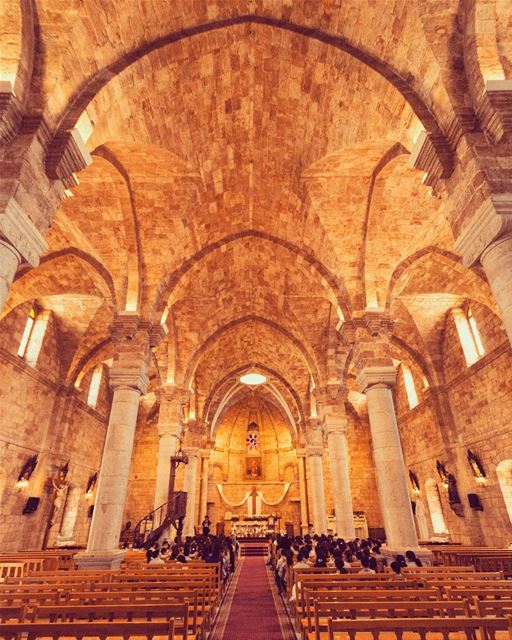 Fotografia da catedral de St. Estephan tirada e enviada por @ralphhawi.... (Eglise St. Estephan Batroun)